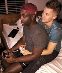 Boys 5dbe9b67ab34c.jpg