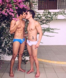 shirtless boys 5dbea2f52457f.jpg