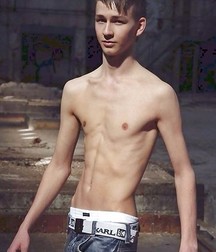 shirtless boys 5dbea5a9bac0f.jpg