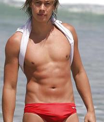 shirtless boys 5dbea652060d9.jpg