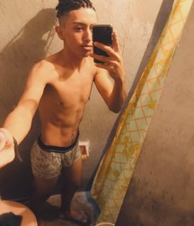 shirtless boys 5dc992f2727cb.jpg