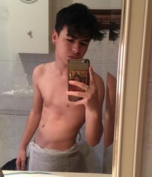 shirtless boys 5dc99300ce5ff.jpg