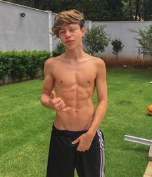 shirtless boys 5dc99337e3898.jpg