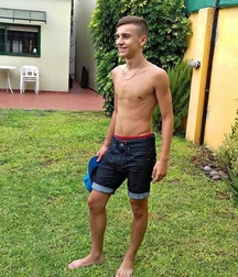 shirtless boys 5dc993dc546fc.jpg