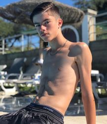 shirtless boys 5dcd86eaee20d.jpg