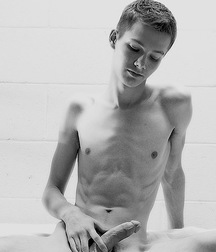 Boys with a boner 5dd02864505ff.jpg