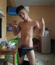 shirtless boys 5dd10d2e22755.jpg