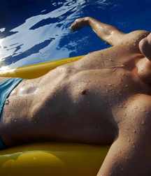 shirtless boys 5dd10e9d842de.jpg