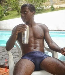 shirtless boys 5dd10eb8a2f93.jpg