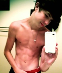 shirtless boys 5dd10ff17be6c.jpg