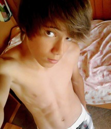 shirtless boys 5dd11020bea63.jpg