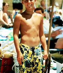 shirtless boys 5dd112420084d.jpg