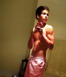 shirtless boys 5dd11273c991b.jpg