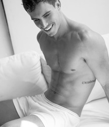 shirtless boys 5dd43667d7511.jpg
