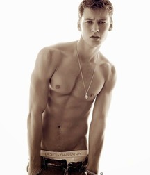 shirtless boys 5dd436d633e45.jpg