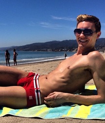 shirtless boys 5dd437775d968.jpg