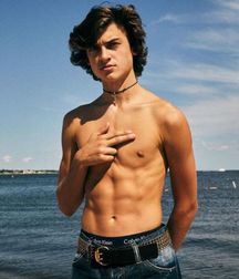 shirtless boys 5dd437e66921c.jpg