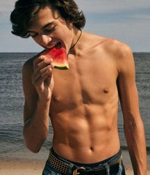 shirtless boys 5dd438086363f.jpg
