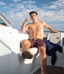 shirtless boys 5dd4381e510f7.jpg
