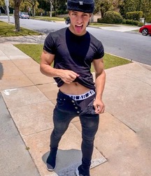 Boys 5dd4395b9c85f.jpg