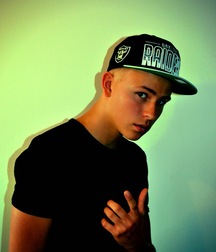 Boys 5dd903f1e18f9.jpg