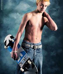 shirtless boys 5de290a185093.jpg