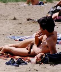 boys nude 5de3bfbee299c.jpg