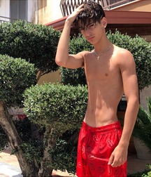 shirtless boys 5dfd00afa1191.jpg