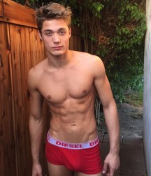 shirtless boys 5dfd01bb1deca.jpg