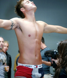 shirtless boys teen gay 5e178412b8e72.jpg