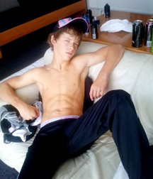 shirtless boys 5e1ade4842feb.jpg