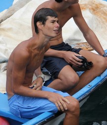 shirtless boys 5e1ae22e50004.jpg