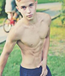 shirtless boys 5e25f7ef0e9c8.jpg