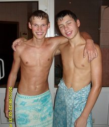 shirtless boys 5e25f8f8e734d.jpg