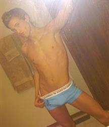 shirtless boys smooth twinks 5e4e486e9f518.jpg