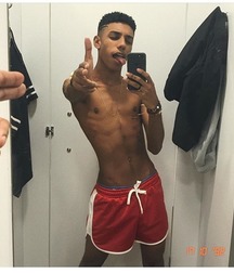 shirtless boys 5e5250a13f665.jpg