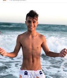 shirtless boys 5e525131e0eac.jpg