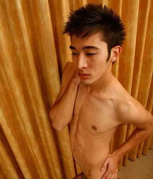 emoboy Luke, showing his ass 5e6e040e034f4.jpg