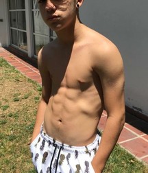 shirtless boys 5e7ba0634d578.jpg