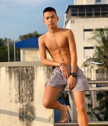 shirtless boys 5e7ba294ce3d7.jpg
