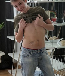 Boy cums on the mirror 5eaac5e1b564a.jpg