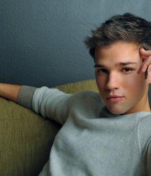 Hotties  590504bb84d2e.jpg