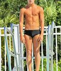 Des speedos plus ou moins bien garnis 5c0d33e202bb5.jpg