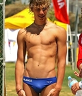 Des speedos plus ou moins bien garnis 5c0d34537ebcc.jpg
