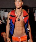 Des speedos plus ou moins bien garnis 5c0d349075b12.jpg