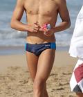 Des speedos plus ou moins bien garnis 5c0d34a0bb173.jpg