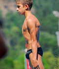 Des speedos plus ou moins bien garnis 5c0d34abaecbd.jpg