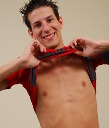 Hung Twink 5bb2c10344283.jpg
