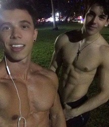 absolutely non nude 58f3facb233b6.jpg