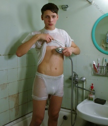 Toni in shower 591b3c0ccfb22.jpg